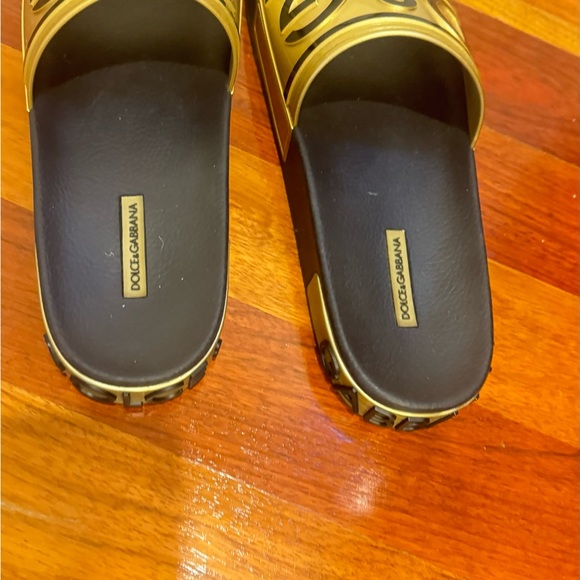 Dolce & Gabbana Unisex Slip on Sandals, New black and gold color size 9 US/42EU. - Picture 6 of 7
